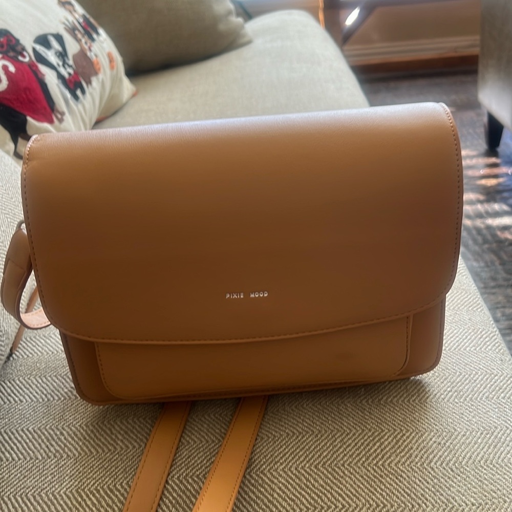 Like new vegan leather Pixie Mood Zoe crossbody bag. Honey color.